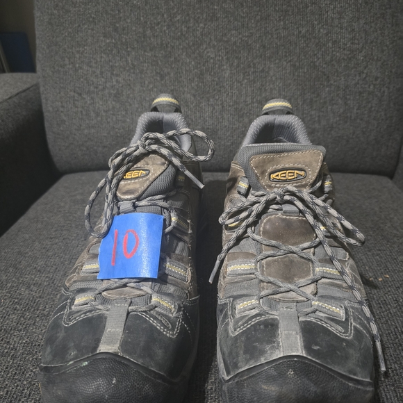 KEEN Men's Gray and Black Athletic Shoes - Picture 1 of 3